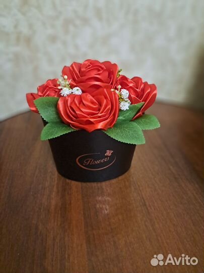 Цветы из атласных лент