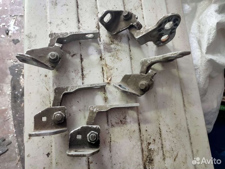 Петля дверная передняя задняя Ford Focus 3 2011-18