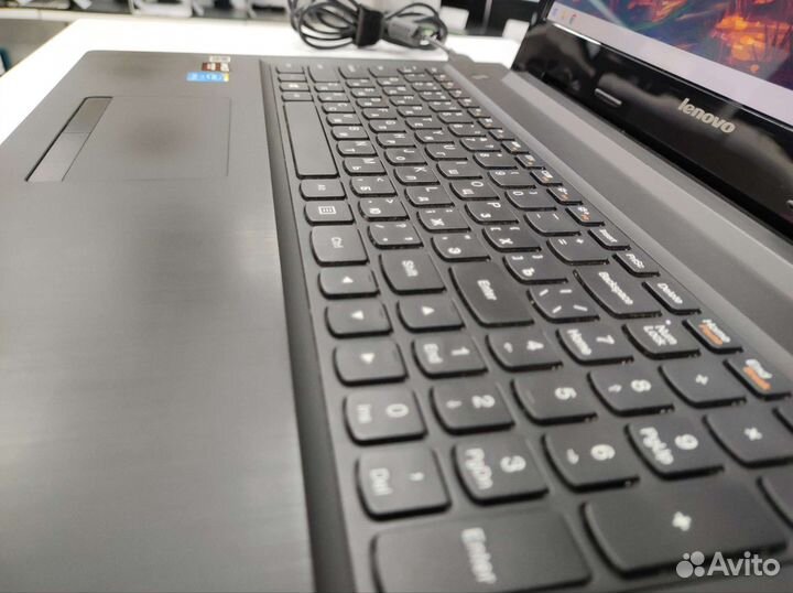 Шустрый Lenovo на i5-5200U 8Gb озу Radeon M330 2Gb