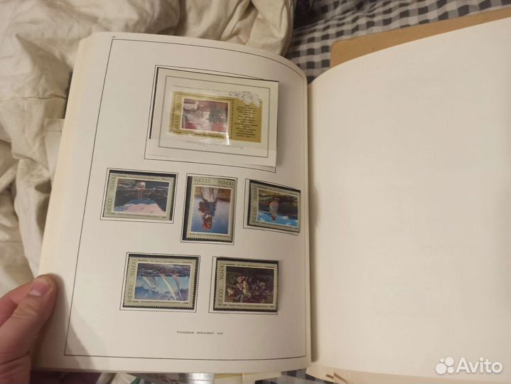 Почтовые марки разных стран, включая СССР