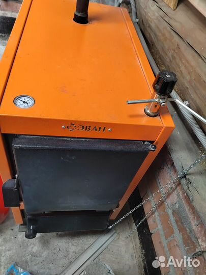 Котел твердотопливный с трубой и баком 24л