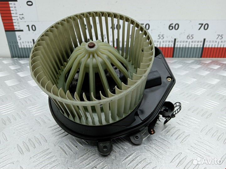 Моторчик печки для Volkswagen Passat 5 8D1820021B