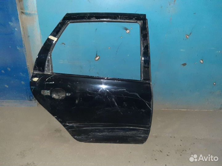 Гранта дверь задняя