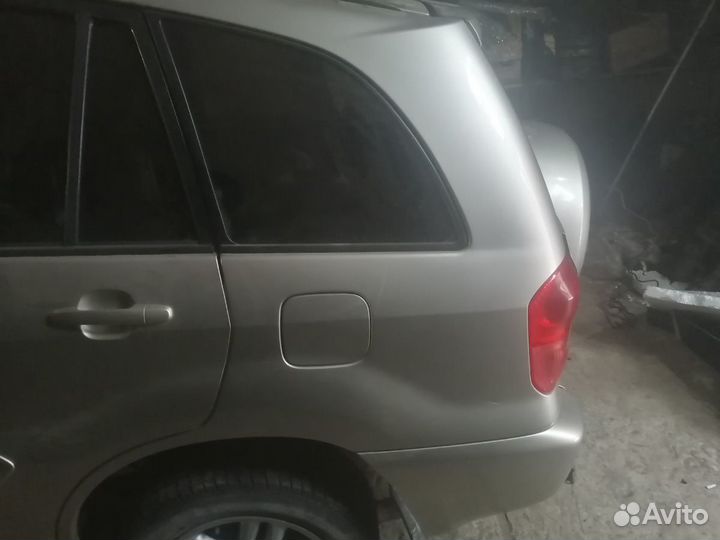 Крыло Тойота рав4