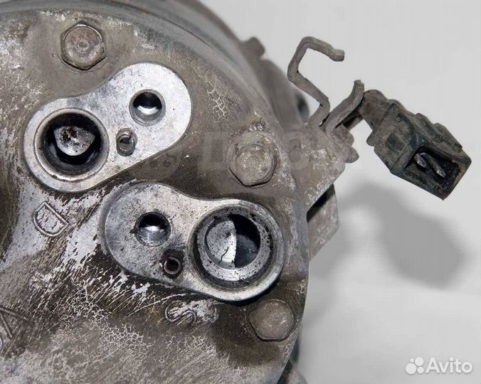 Компрессор кондиционера VW Golf 4
