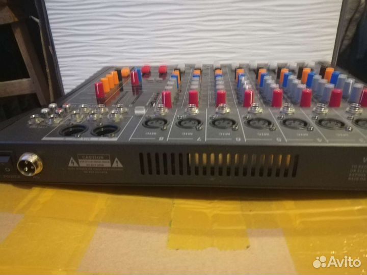 8-канальный микшерный пульт MT-80S с usb