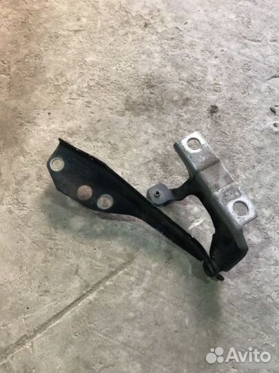 Петля капота левая Volvo S40