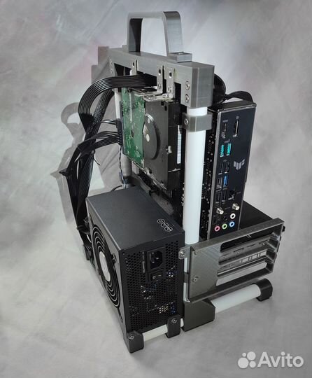 Открытый компьютерный корпус. Компьютерный стенд