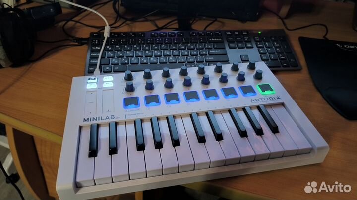 Midi Клавиатура Пианино Arturia MiniLab MK2