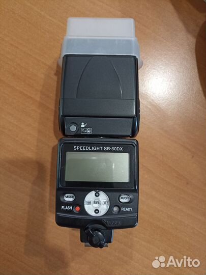 Вспышка камеры Nikon SB80DX