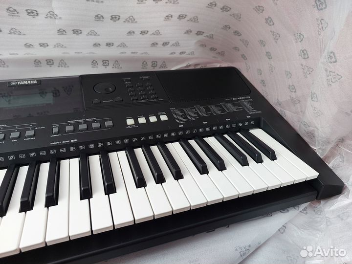 Синтезатор Yamaha PSR-E463 состояние нового
