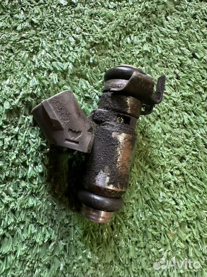 Форсунка топливная Volkswagen Golf MK 4 AEH 2005