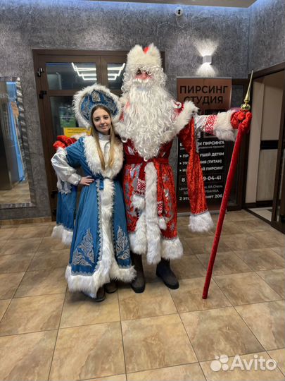 Дед мороз (В валенках) и снегурочка