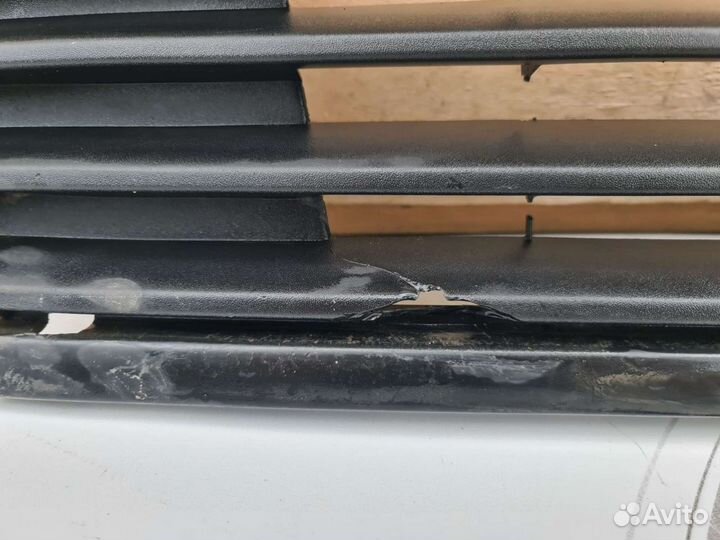 Решетка радиатора Mercedes W638