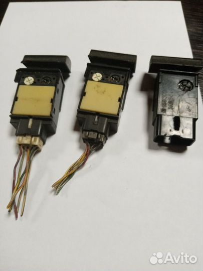 Кнопки аварийки тойота авенсис 1