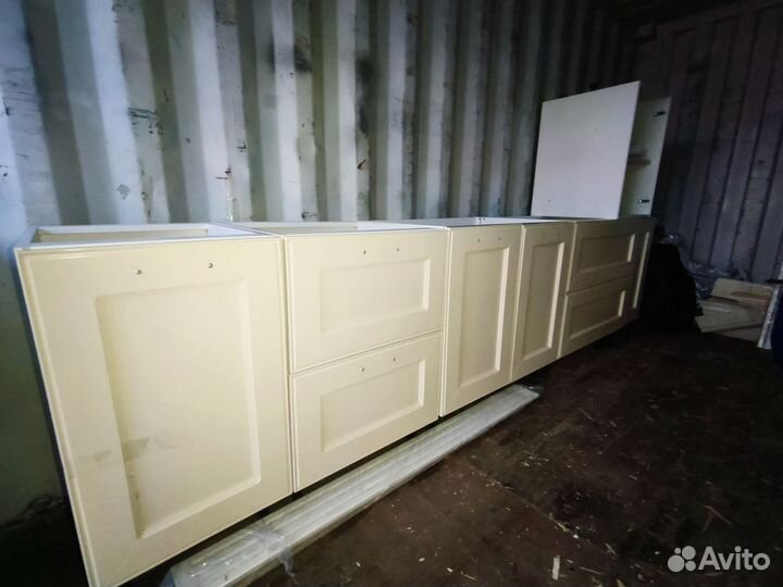 Кухонный гарнитур массив