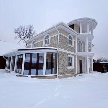 Коттедж 290 м² на участке 10 сот.