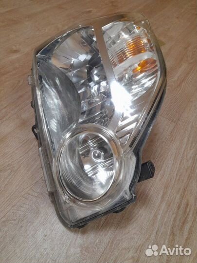 Фара галоген правая Nissan X-Trail T31 2007-2014