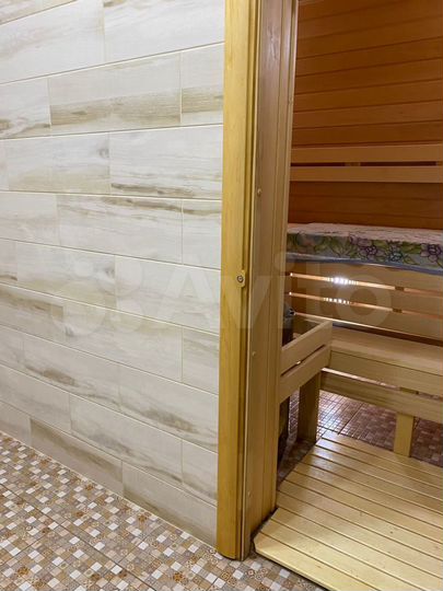 Коттедж 606 м² на участке 10 сот.