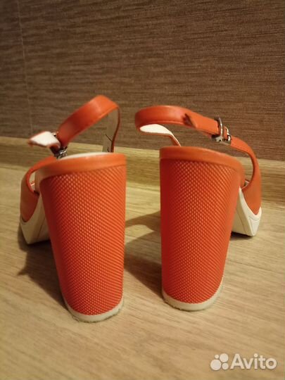 Босоножки женские