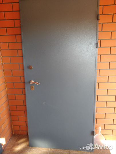 Дверь входная металлическая бу