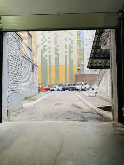 Гараж, > 30 м²