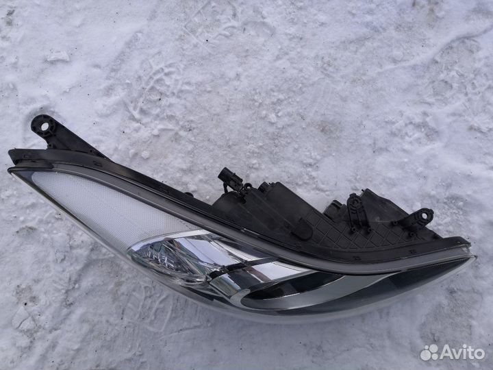 Фара правая Hyundai Elantra 2011-2016