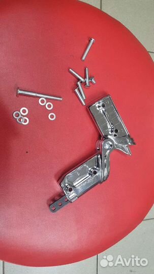 Механизм складывания детской коляски с заклепками