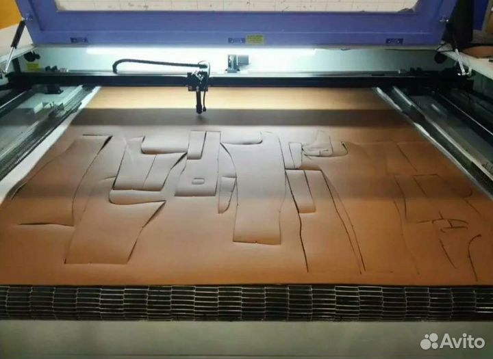 Раскрой ткани кожи поролона. Лазерная резка ткани