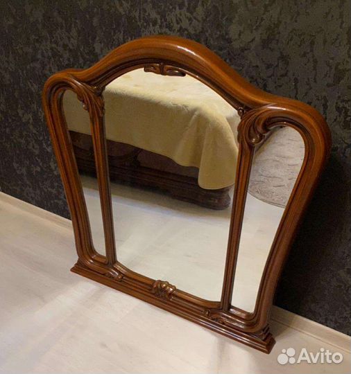 Зеркало настенное в раме