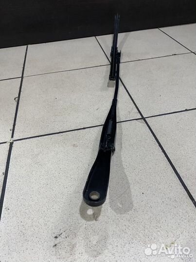 Поводок дворника правый Opel Astra H