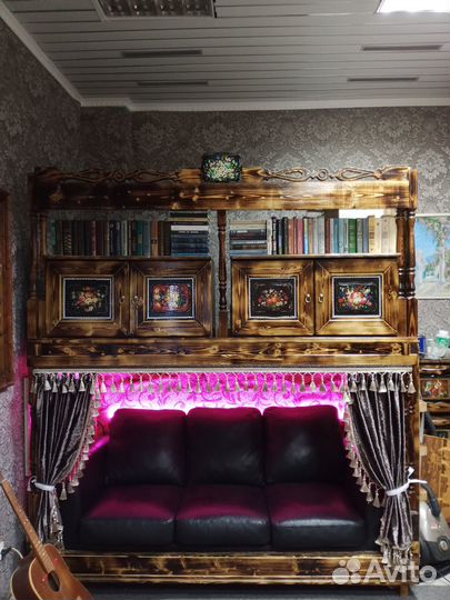 Кожаный диван