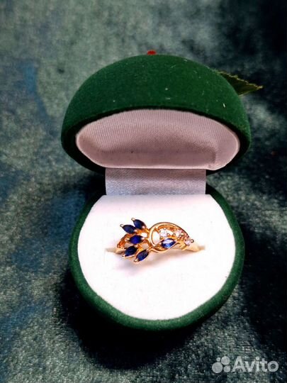 Золотое кольцо с сапфирами и бриллиантами СССР