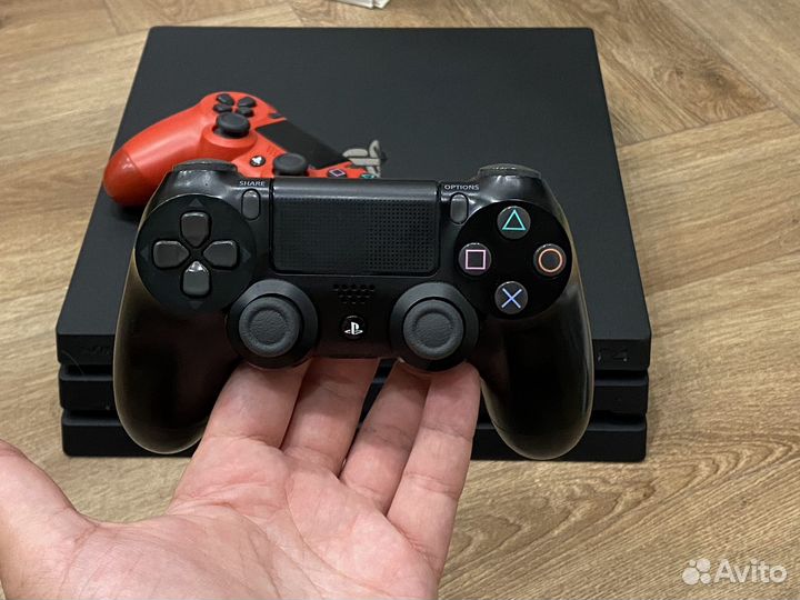 Sony PS4 Pro 1TB 2 Джойстика