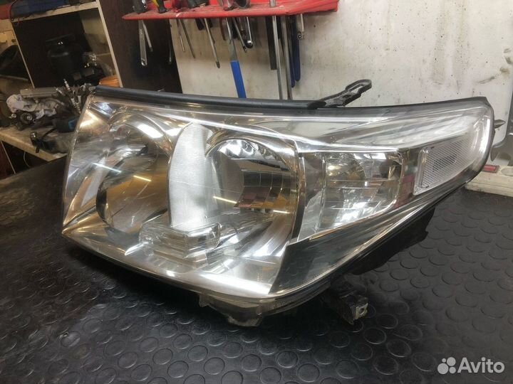 Фара левая Toyota Land Cruiser 200