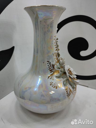 Ваза с цветочным декором / Фарфор