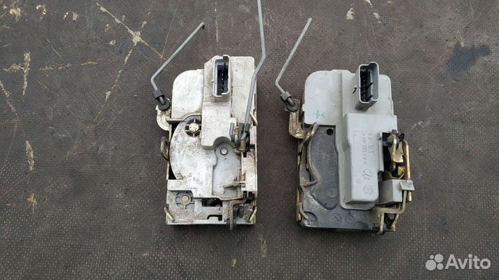 Замок двери передней правой Пежо 206