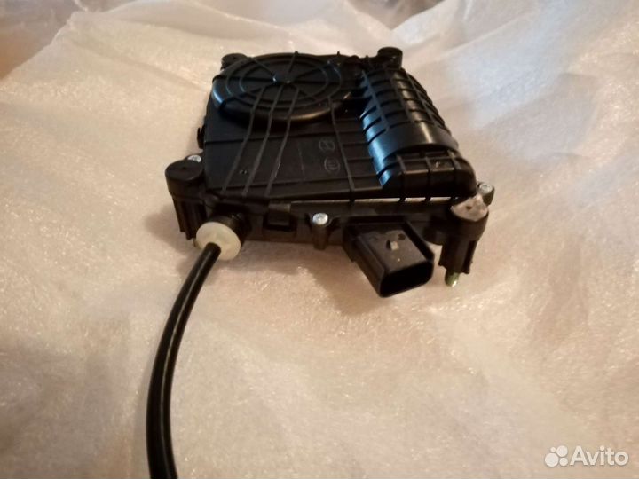 Замок багажника Hyundai Santa Fe 12-18