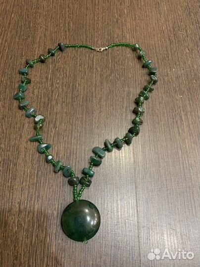 Ожерелье индийское из зеленого камня