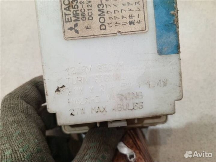 Блок предохранителей салонный Mitsubishi Pajero i