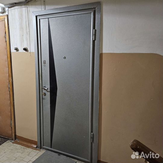 Дверь входная металлическая бу