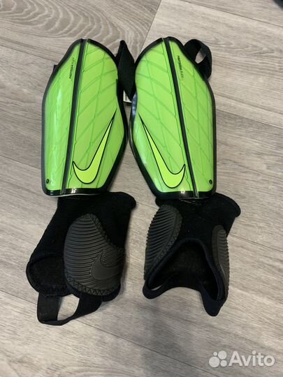 Футбольные щитки