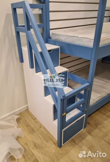 Детская двухъярусная кровать
