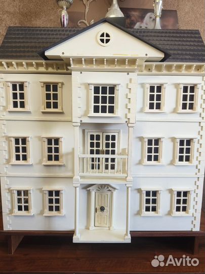 Большой кукольный домик