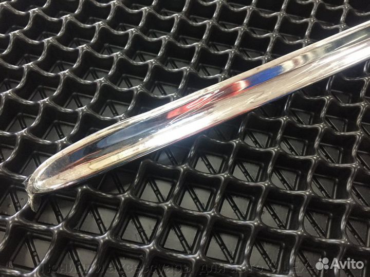 Накладка над номером багажника BMW E 38 7-series