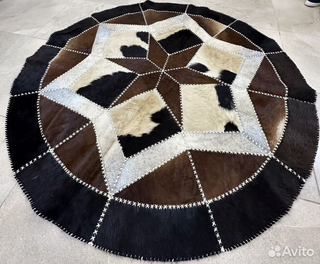 Ковер из шкуры коровы и верблюда