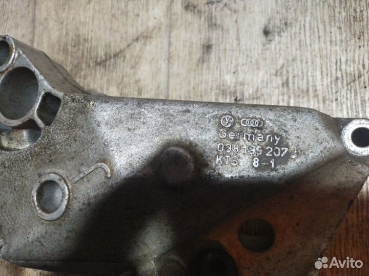 Кронштейн двигателя Skoda Octavia A4 Tour 1.6 BFQ