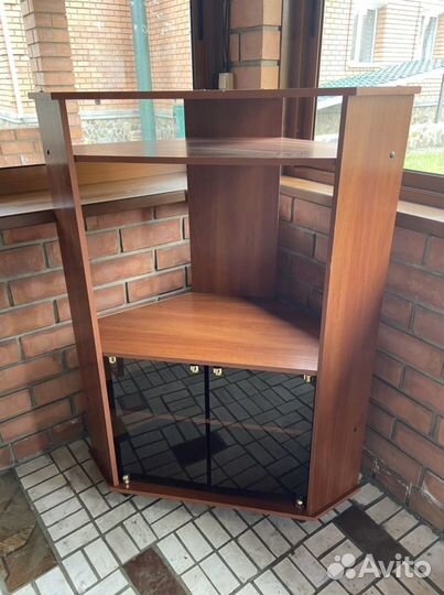 Продам Тумбу под телевизор выставочный образец