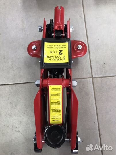 Домкрат подкатной 2 т