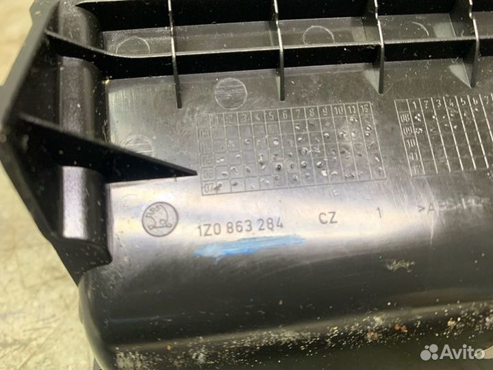 Бардачок Skoda Octavia (A5 1Z) 2004-2013 хетчбэк